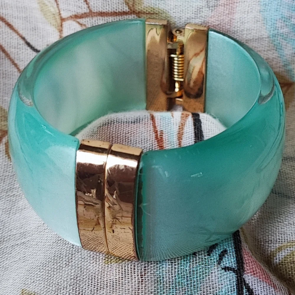 Icy Frosted Light Aqua Blue Moonglow Lucite Clamper Vintage Gold Tone Bracelet